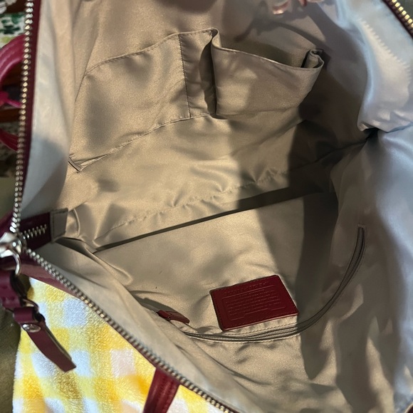 Raspberry embossed leather Coach shoulder bag; great condition - Picture 5 of 11